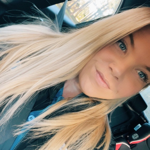 Meet your Posher, Tiffany - Picture 1 of 1